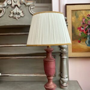 Lampada da tavolo rosa antico