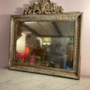Specchio con cimasa