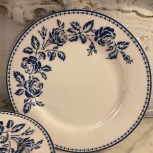 Piatti bianchi e blu