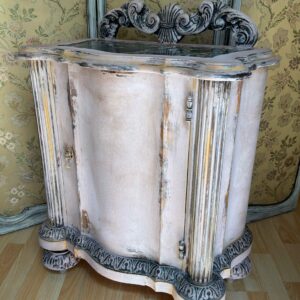 Mobiletto antico