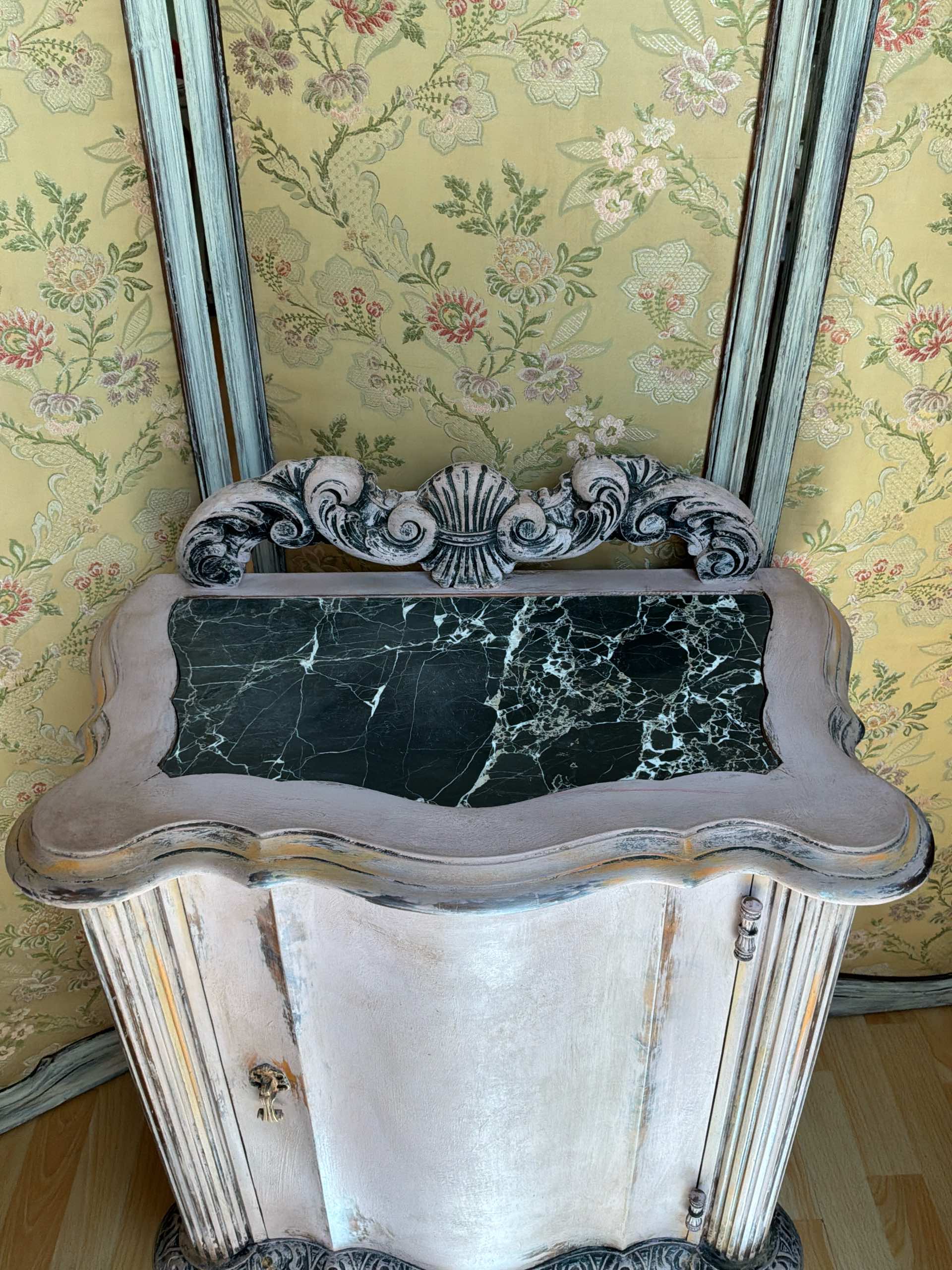 Mobiletto antico - immagine 2